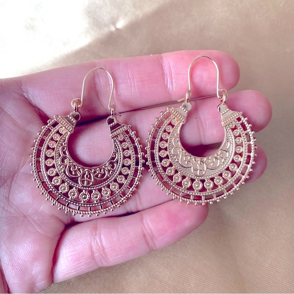 🌟2/$30🌟Boho Earrings / Antique Gold Mandala earrings/ Bohemian flower ea… - Picture 6 of 9